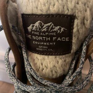 Excellent condition women's size 7 North Face winter boots